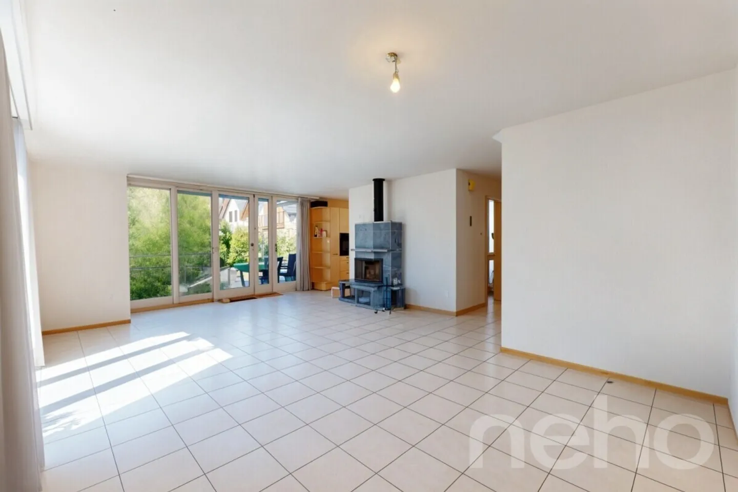 Casa affascinante in una posizione tranquilla con giardino e box auto - Foto 2 di 13