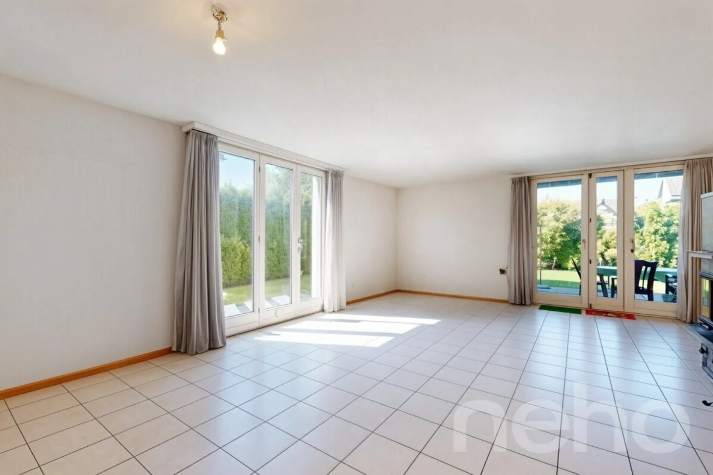 Casa affascinante in una posizione tranquilla con giardino e box auto - Foto 3 di 13