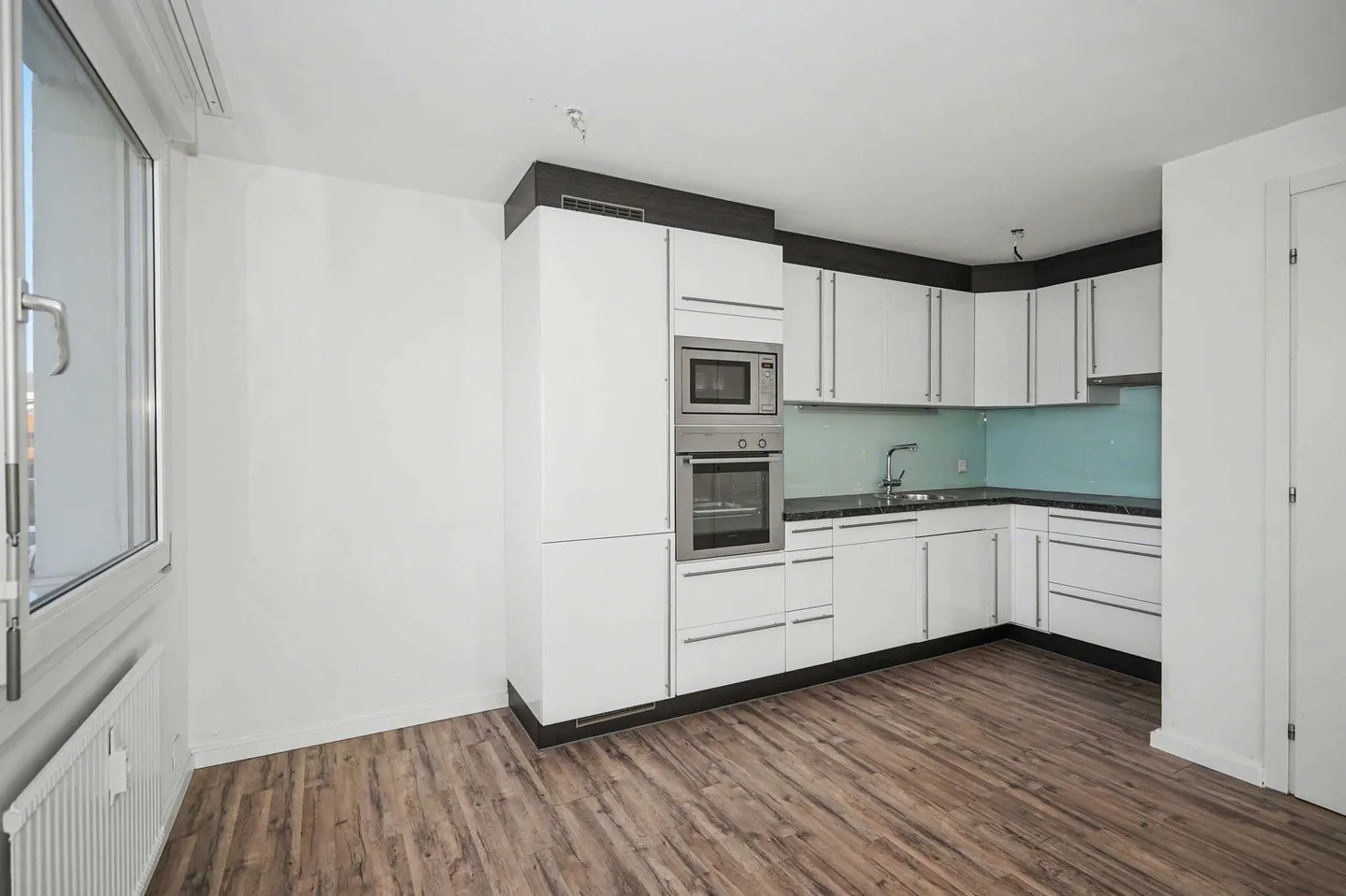 Appartement rénové de 3 pièces à Reinach - Photo 1 sur 8