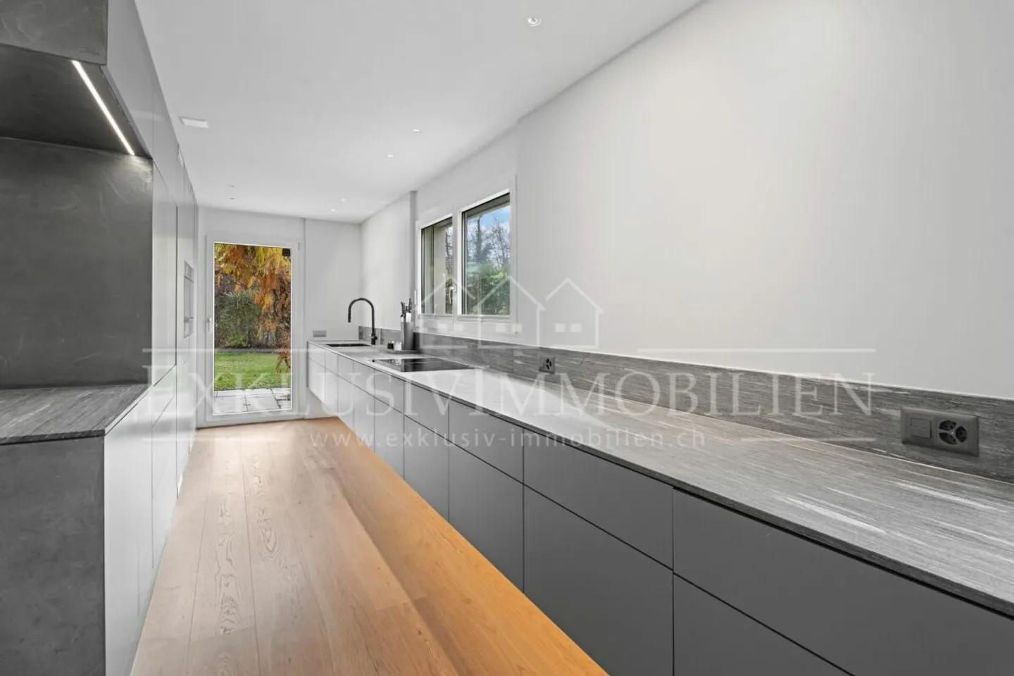 Luxurious living meets timeless elegance - Photo 4 of 7