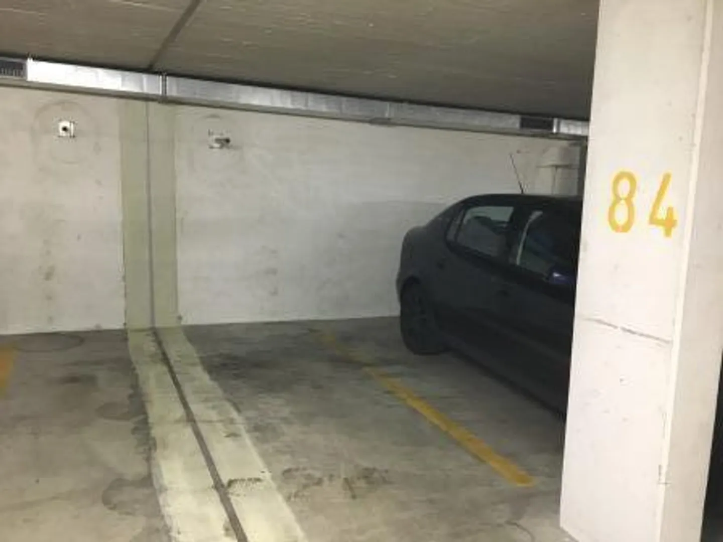 Place de parking dans le garage souterrain - Photo 1 sur 1