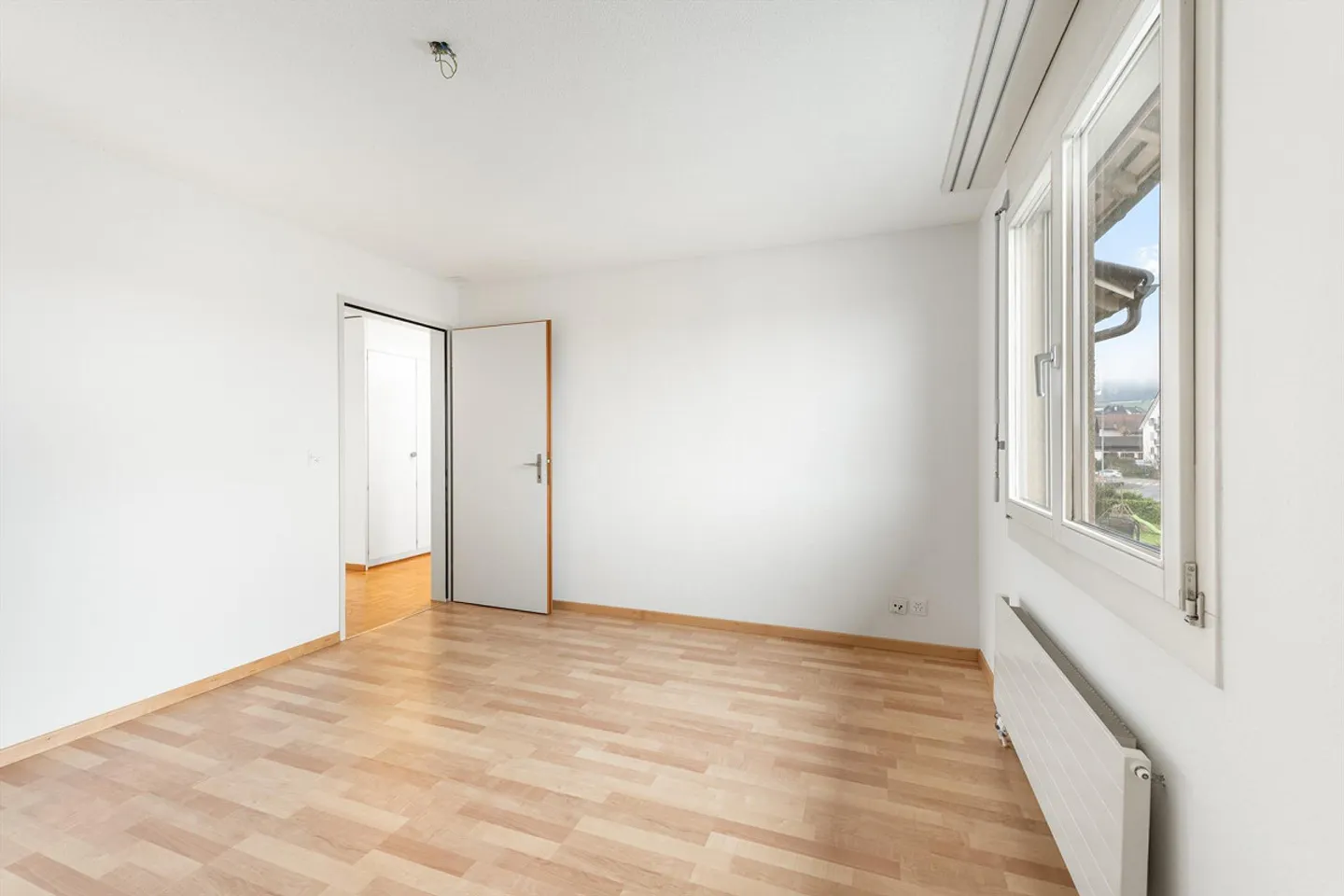 Appartement en copropriété de 4,5 pièces - Point central du rez-de-chaussée - Photo 5 sur 12