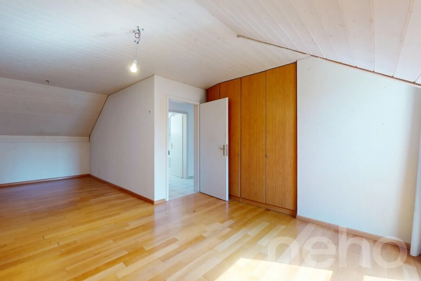 Casa affascinante in una posizione tranquilla con giardino e box auto - Foto 8 di 13