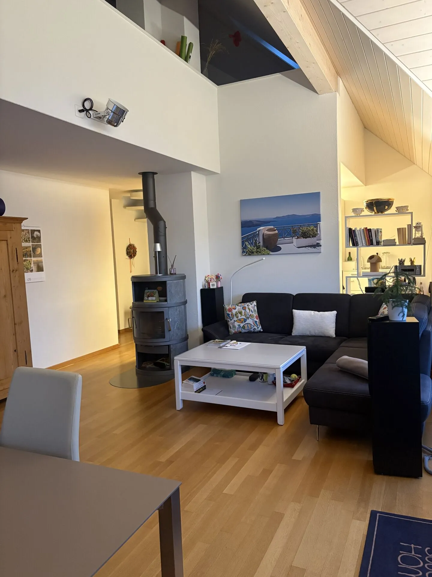 Appartement en duplex de 5,5 pièces avec beaucoup d'espace et de flexibilité dans un emplacement calme, à 5 minutes à pied de la gare de Bonstetten-Wettswil - Photo 1 sur 8