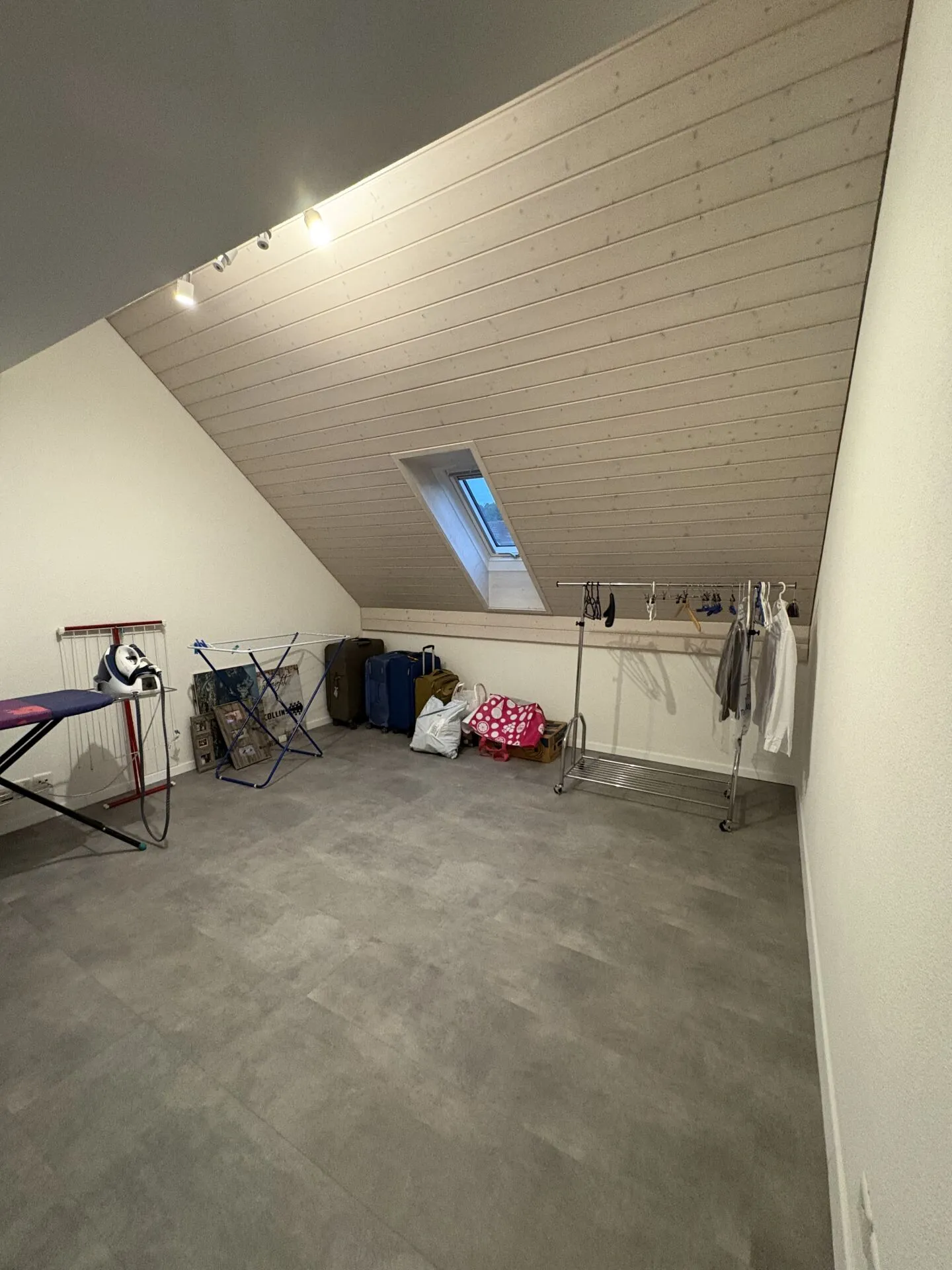 Appartement en duplex de 5,5 pièces avec beaucoup d'espace et de flexibilité dans un emplacement calme, à 5 minutes à pied de la gare de Bonstetten-Wettswil - Photo 4 sur 8