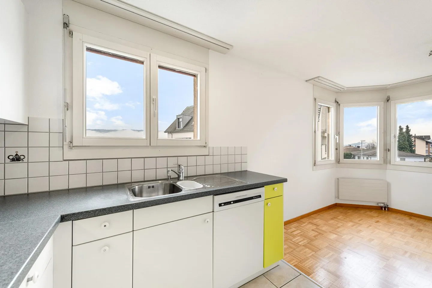 Appartement en copropriété de 4,5 pièces - Point central du rez-de-chaussée - Photo 10 sur 12