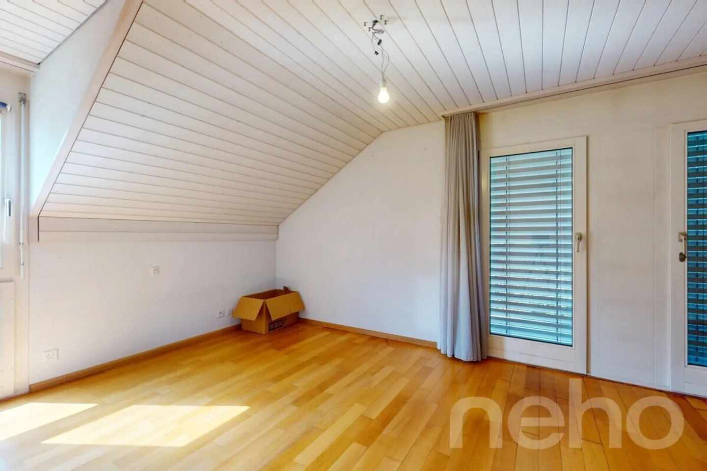 Casa affascinante in una posizione tranquilla con giardino e box auto - Foto 10 di 13