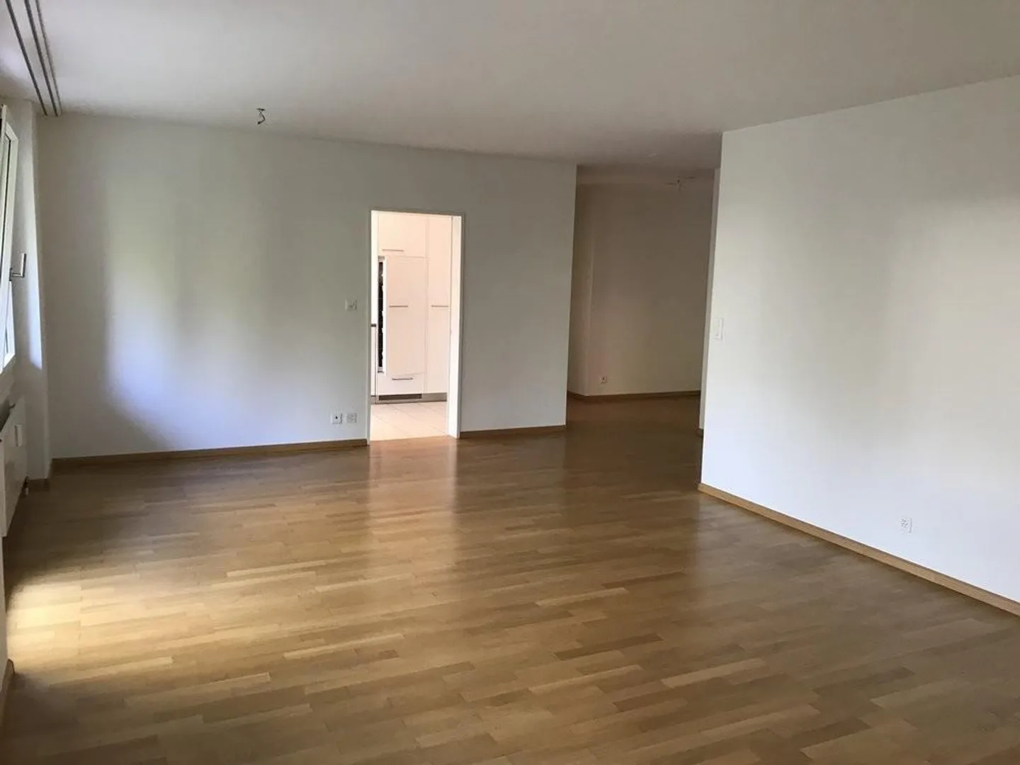 Spacious 2.5-room apartment in luxurious property - Photo 7 of 13