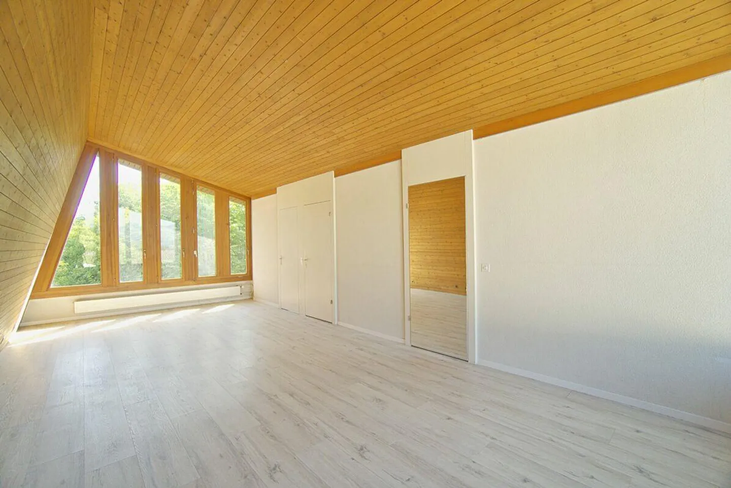 Spacious Single-Family Home in Prime Location with Stunning Views - Photo 17 of 22