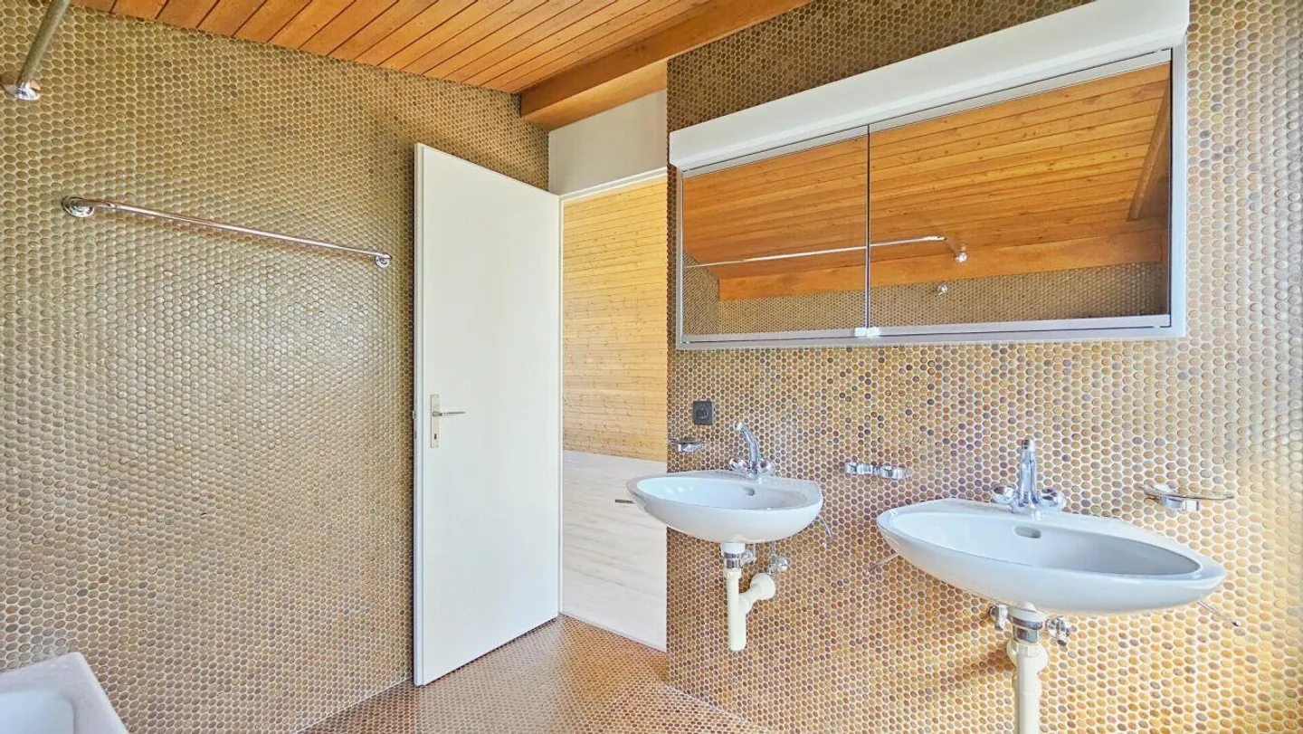 Spacious Single-Family Home in Prime Location with Stunning Views - Photo 18 of 22