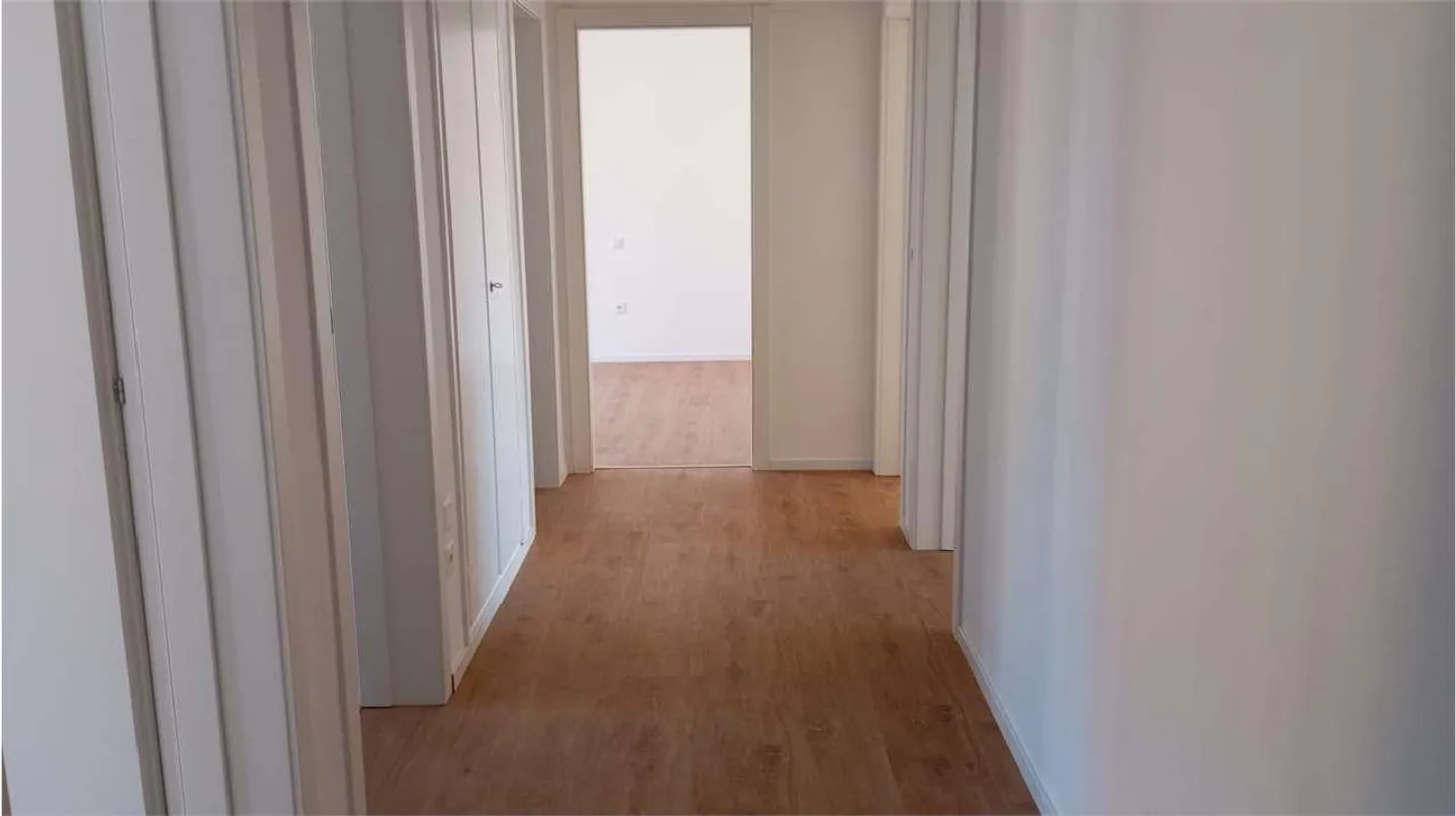 Appartement spacieux de 4,5 pièces à Chiasso rénové - Photo 1 sur 8