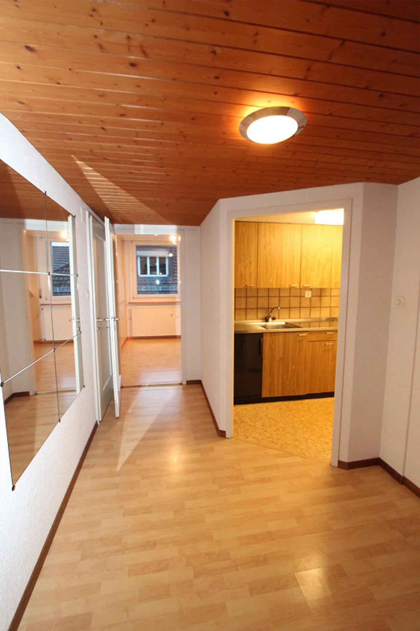 Grosszügige Dachwohnung - Foto 2 von 6
