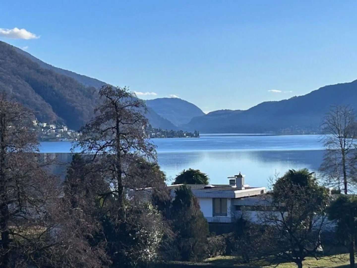 APPARTEMENT MODERNE DE 4.5 PIÈCES - VUE SUR LE LAC - Photo 1 sur 19