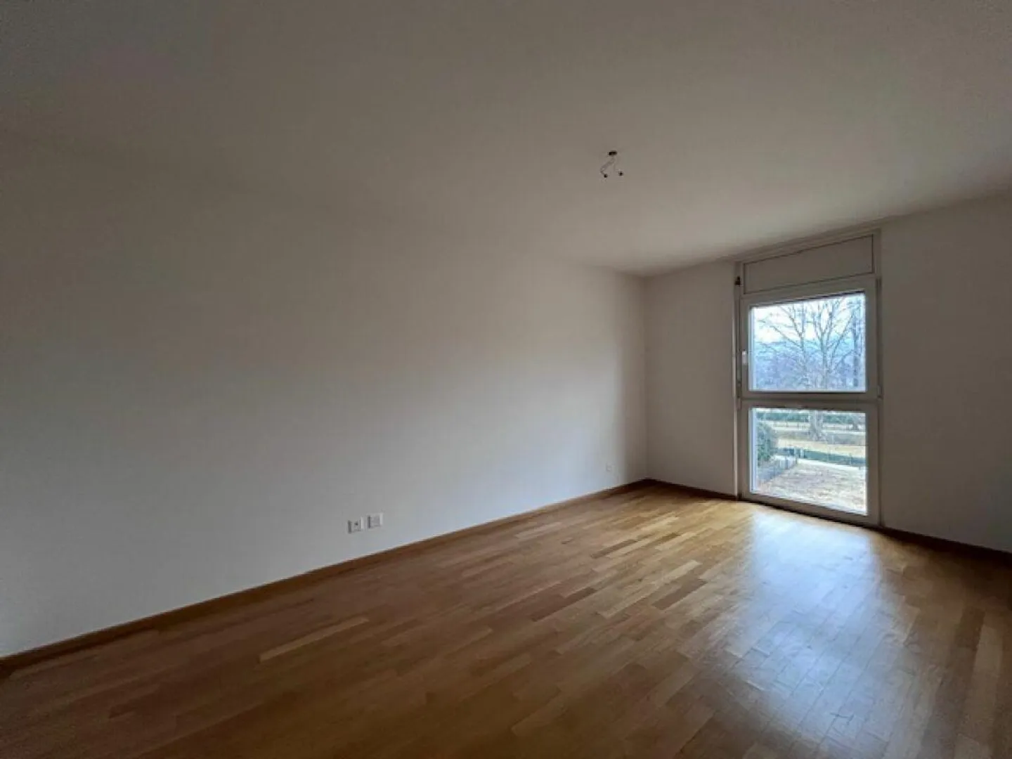 APPARTEMENT MODERNE DE 4.5 PIÈCES - VUE SUR LE LAC - Photo 12 sur 19