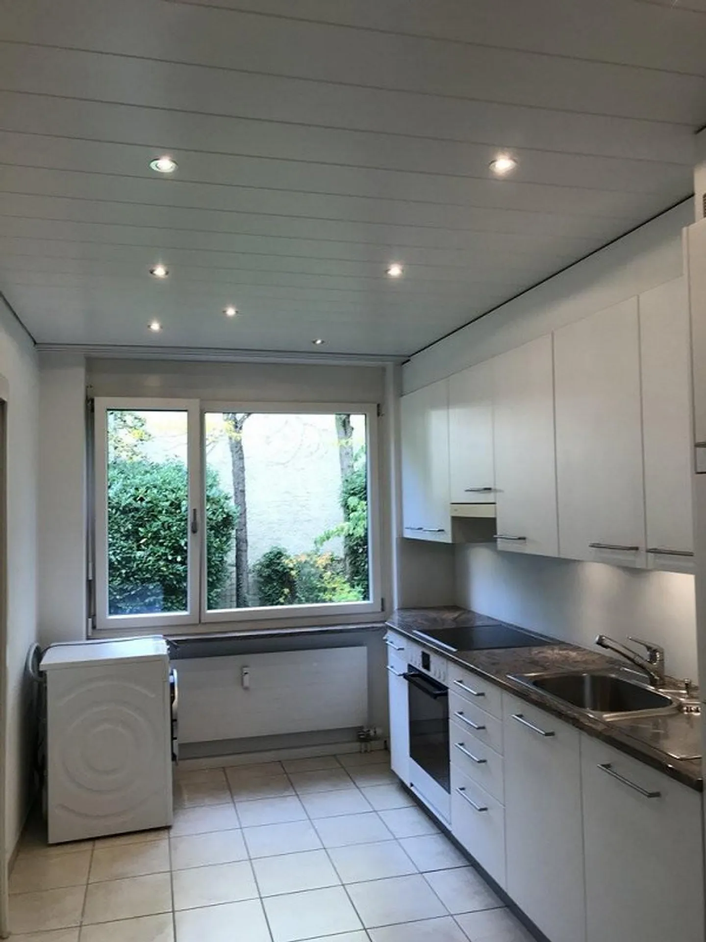 Spacious 2.5-room apartment in luxurious property - Photo 10 of 13