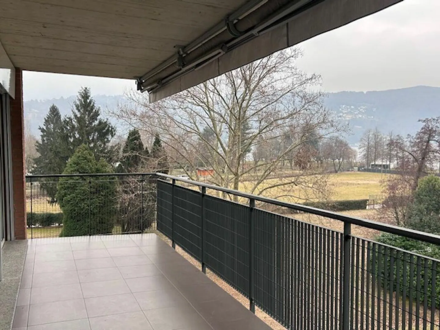 APPARTEMENT MODERNE DE 4.5 PIÈCES - VUE SUR LE LAC - Photo 15 sur 19