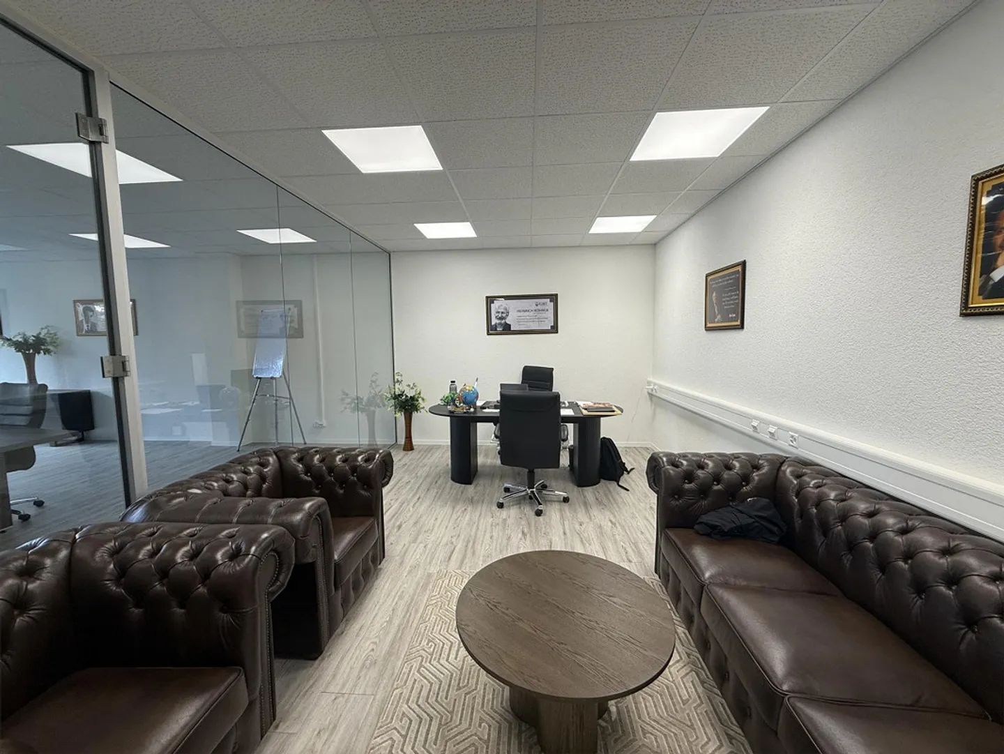 878 m² finished offices with exhibition and access to goods... - Photo 4 of 8