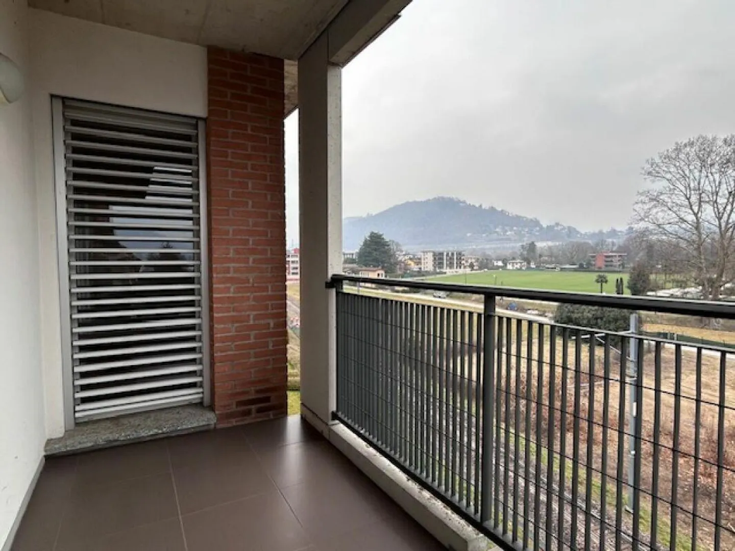 APPARTEMENT MODERNE DE 4.5 PIÈCES - VUE SUR LE LAC - Photo 17 sur 19