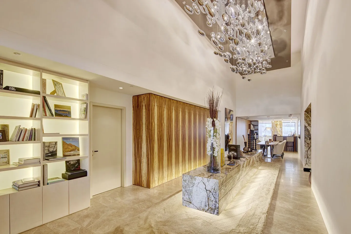 Above the rooftops of Zurich - Elegant design & unique interior architecture - Photo 1 of 3