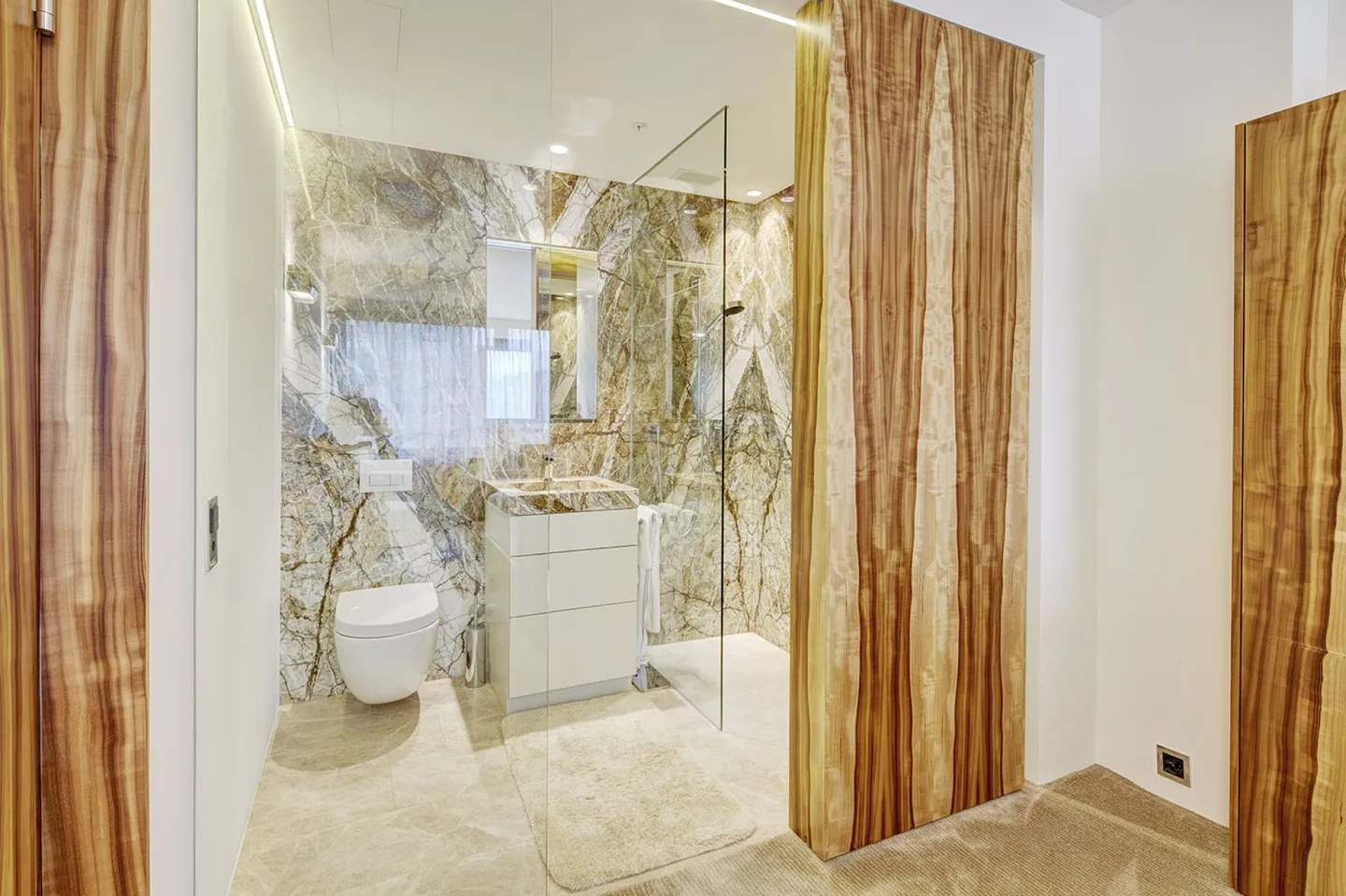 Above the rooftops of Zurich - Elegant design & unique interior architecture - Photo 3 of 3