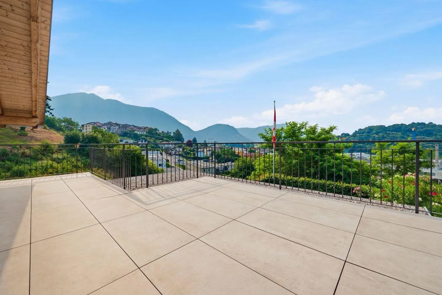 Villa Contemporaine Élégante avec Grand Jardin, Piscine et Terrasses... - Photo 2 sur 11