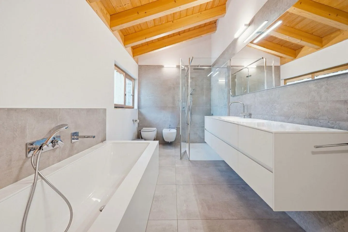 Villa Contemporaine Élégante avec Grand Jardin, Piscine et Terrasses... - Photo 3 sur 11