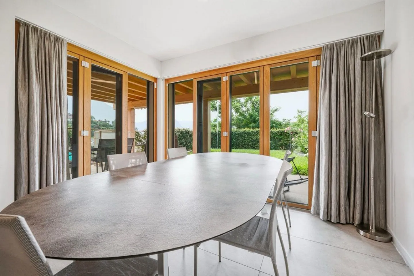 Villa Contemporaine Élégante avec Grand Jardin, Piscine et Terrasses... - Photo 5 sur 11