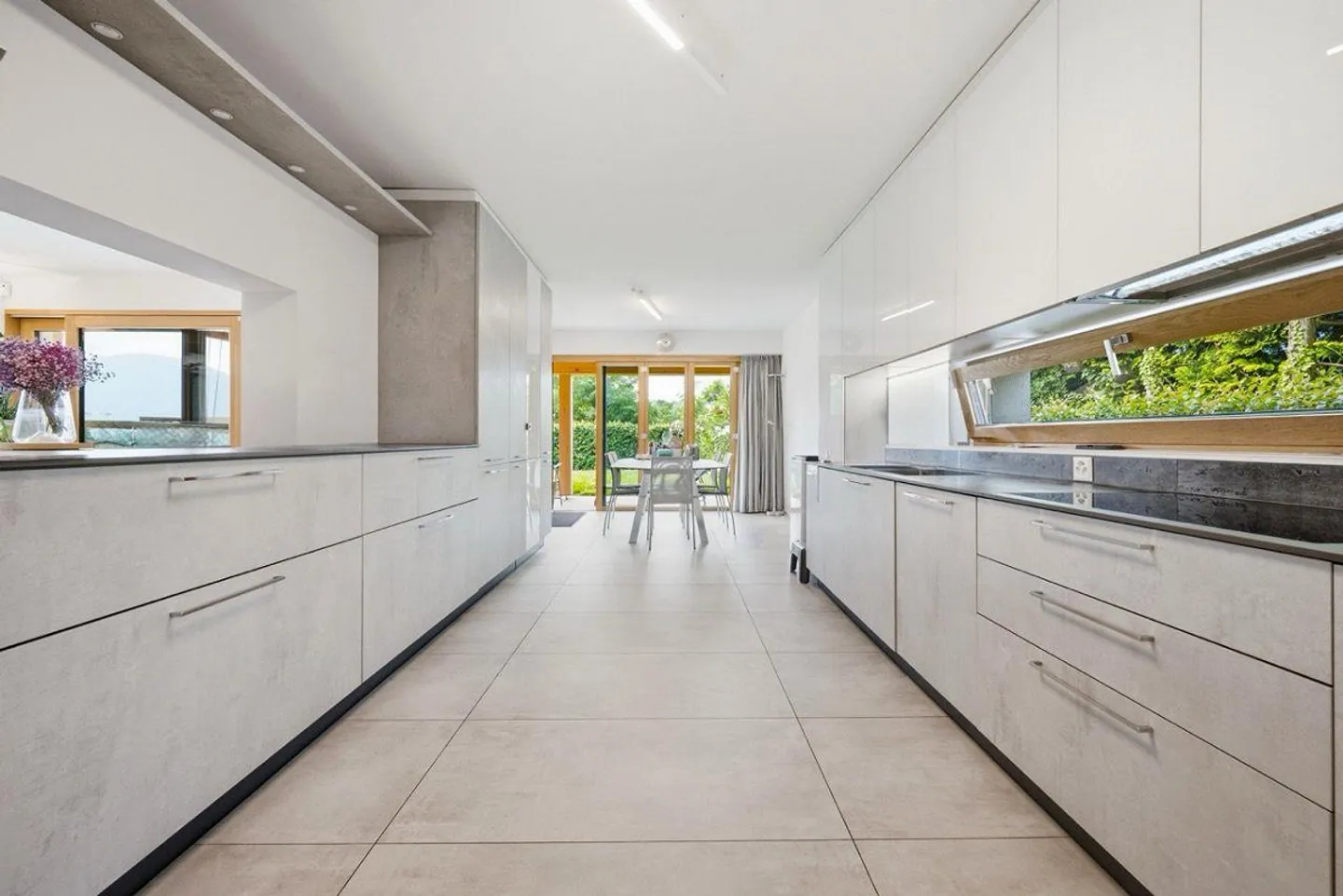 Villa Contemporaine Élégante avec Grand Jardin, Piscine et Terrasses... - Photo 6 sur 11