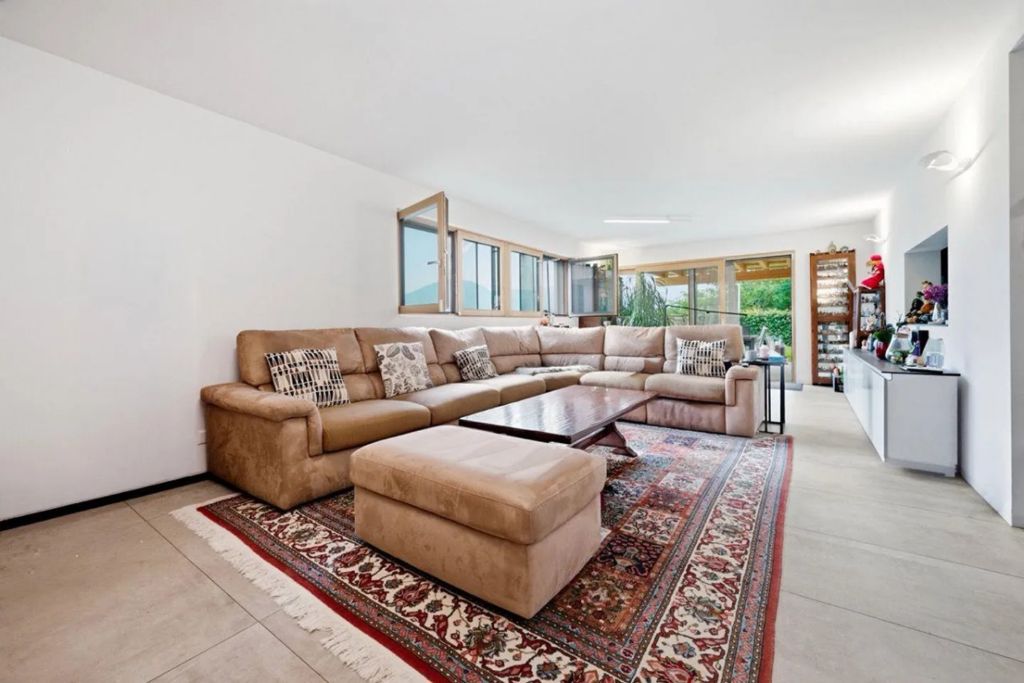 Villa Contemporaine Élégante avec Grand Jardin, Piscine et Terrasses... - Photo 7 sur 11