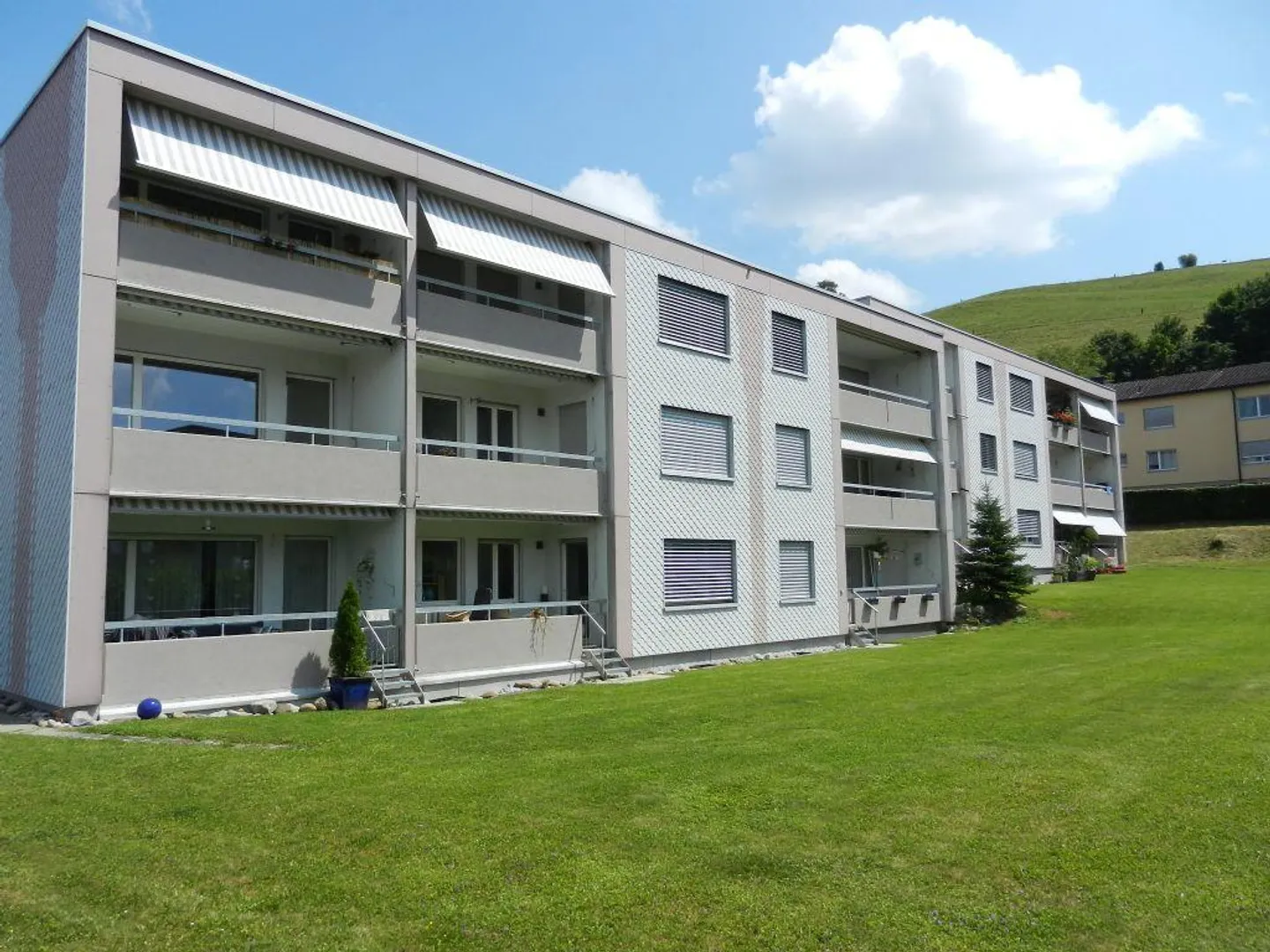 Modernes Apartment mit Balkon - Foto 1 von 9