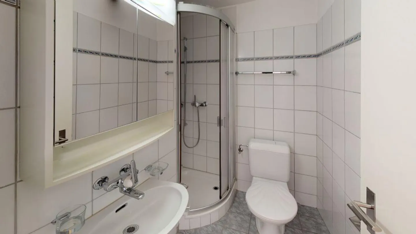 Modernes Apartment mit Balkon - Foto 4 von 9