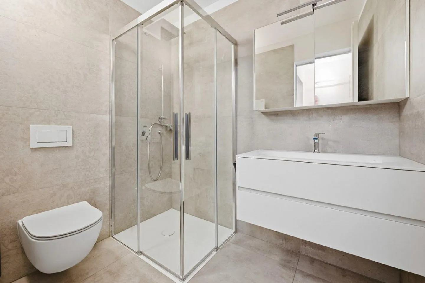 Villa Contemporaine Élégante avec Grand Jardin, Piscine et Terrasses... - Photo 8 sur 11