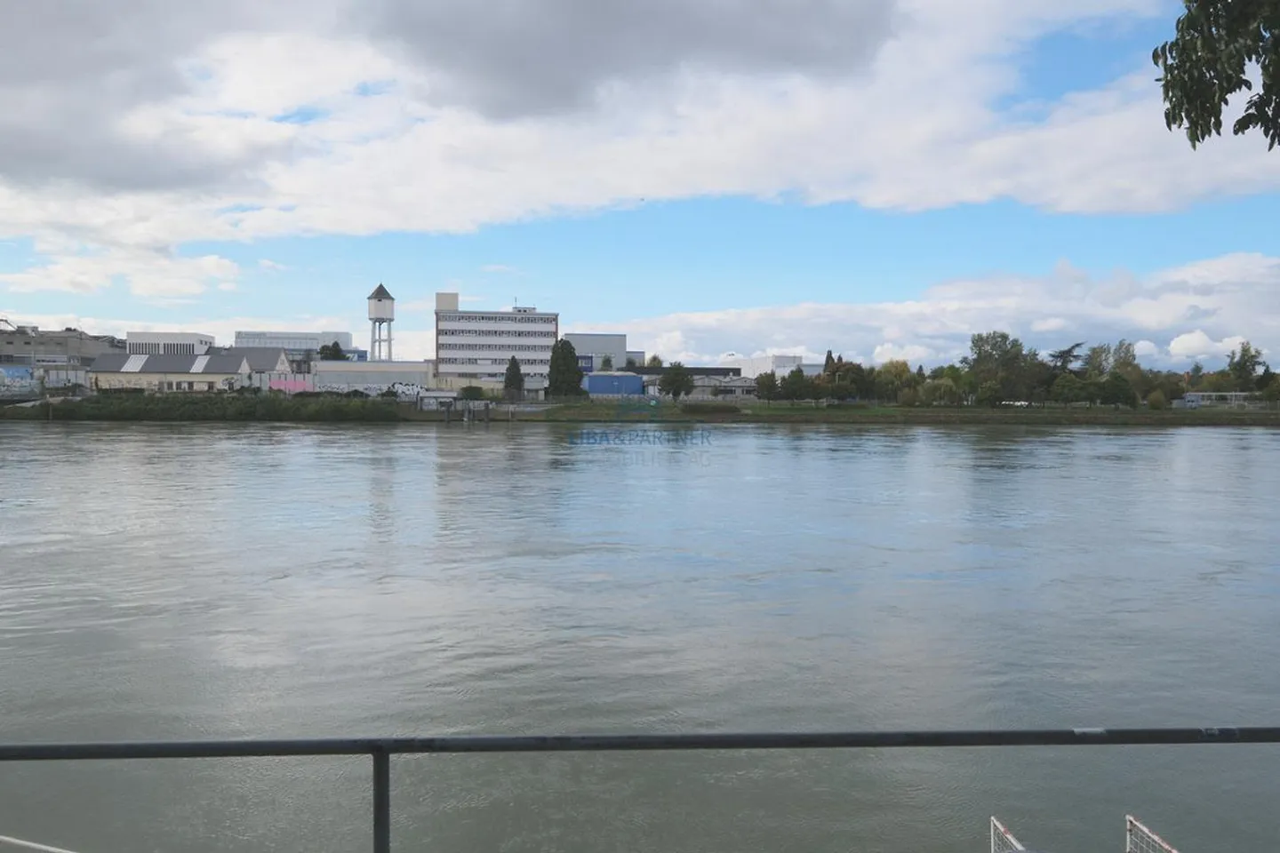 Zwischenvermietung – Büro- und Lagerflächen direkt am Rhein - Foto 1 von 10