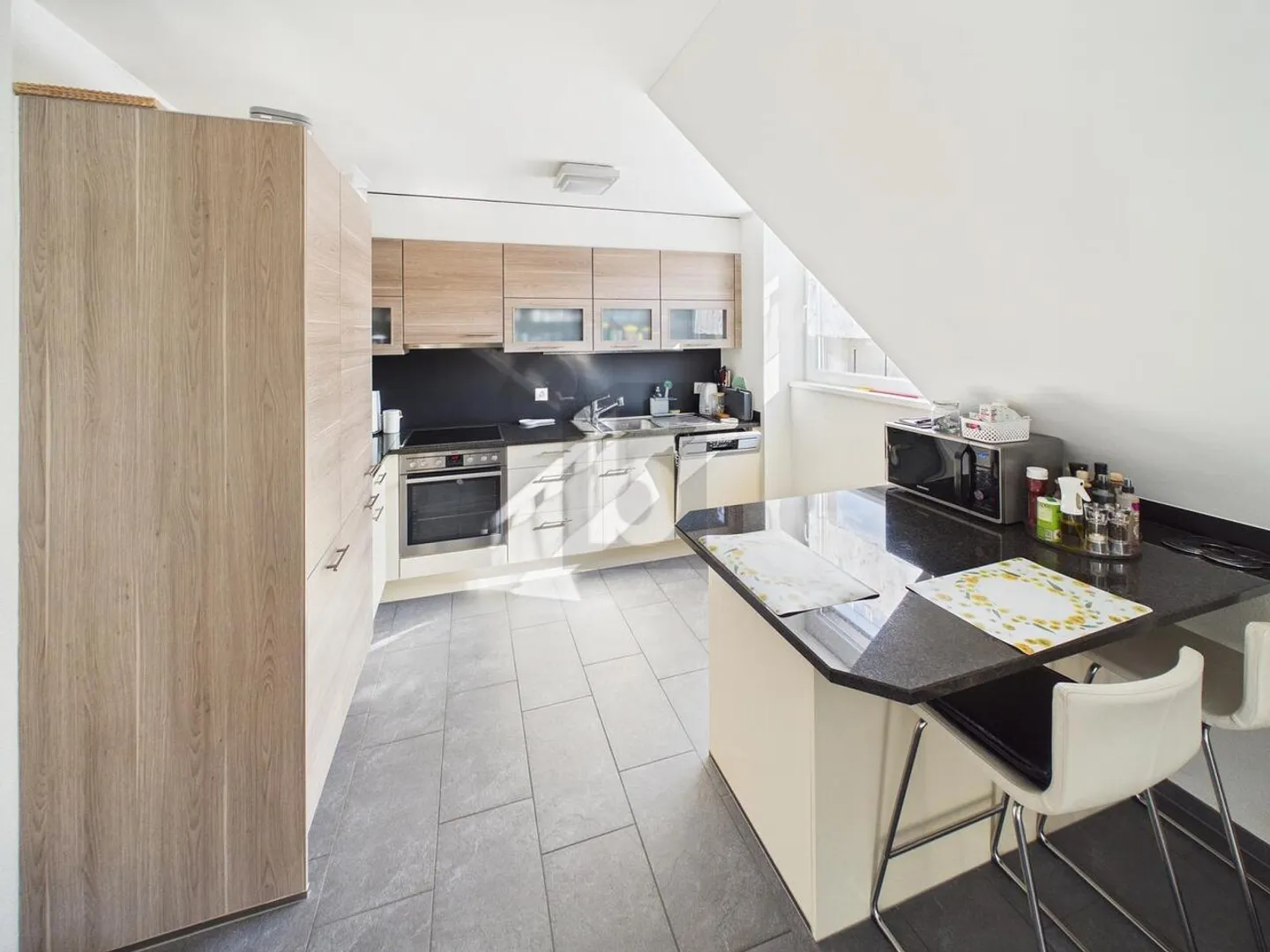 Charming Apartment in Central Location - Photo 3 of 6