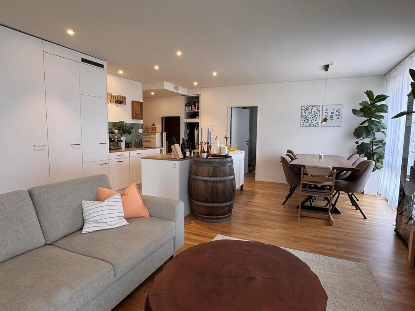 Modern and cozy 3.5-room apartment with loggia in Uster - Photo 2 of 8