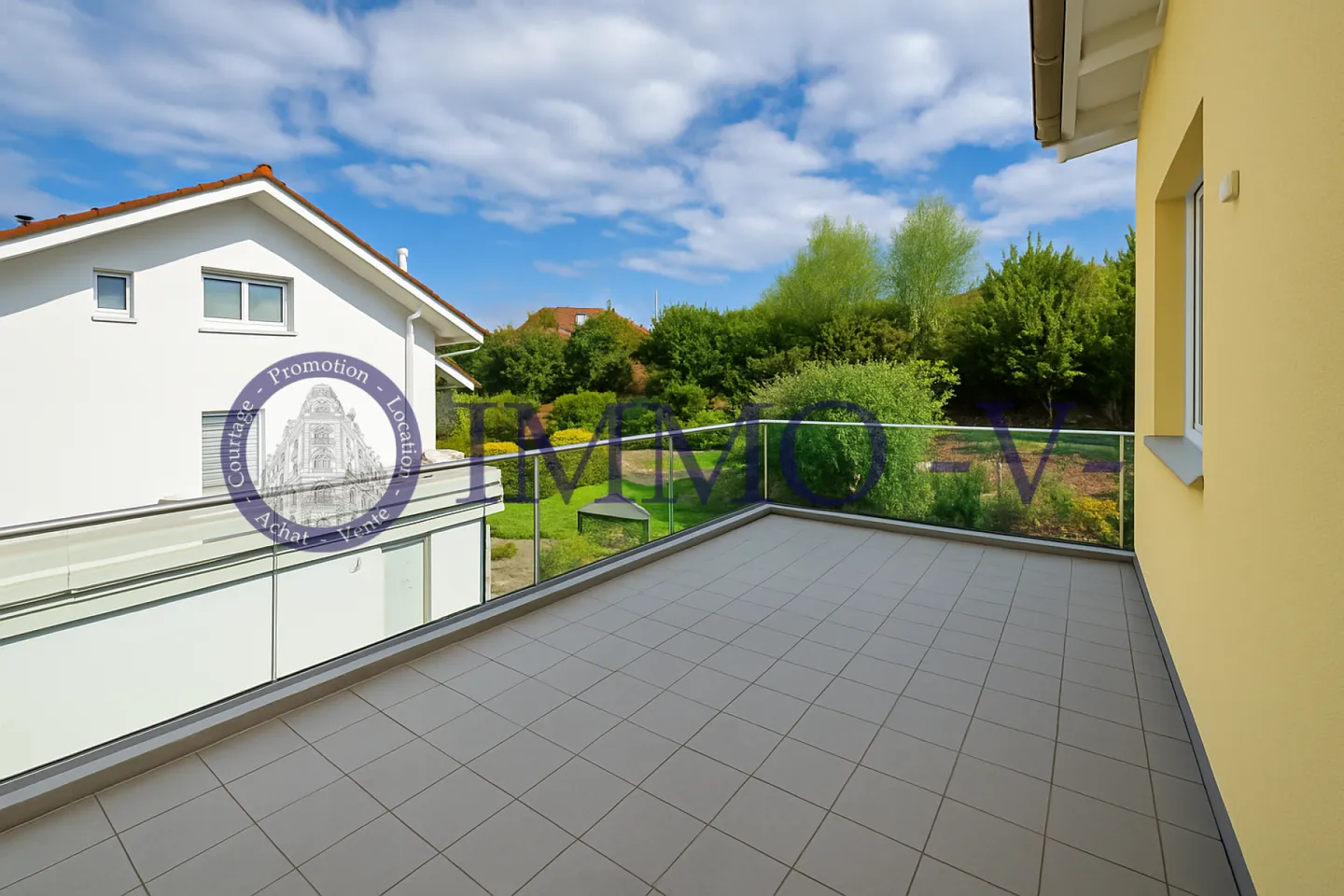 Casa familiare moderna di 160 m² con terrazze e soffitte convertite - Foto 2 di 12