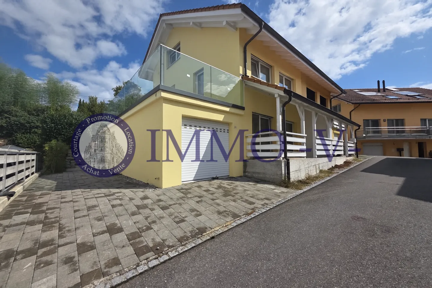 Casa familiare moderna di 160 m² con terrazze e soffitte convertite - Foto 1 di 12