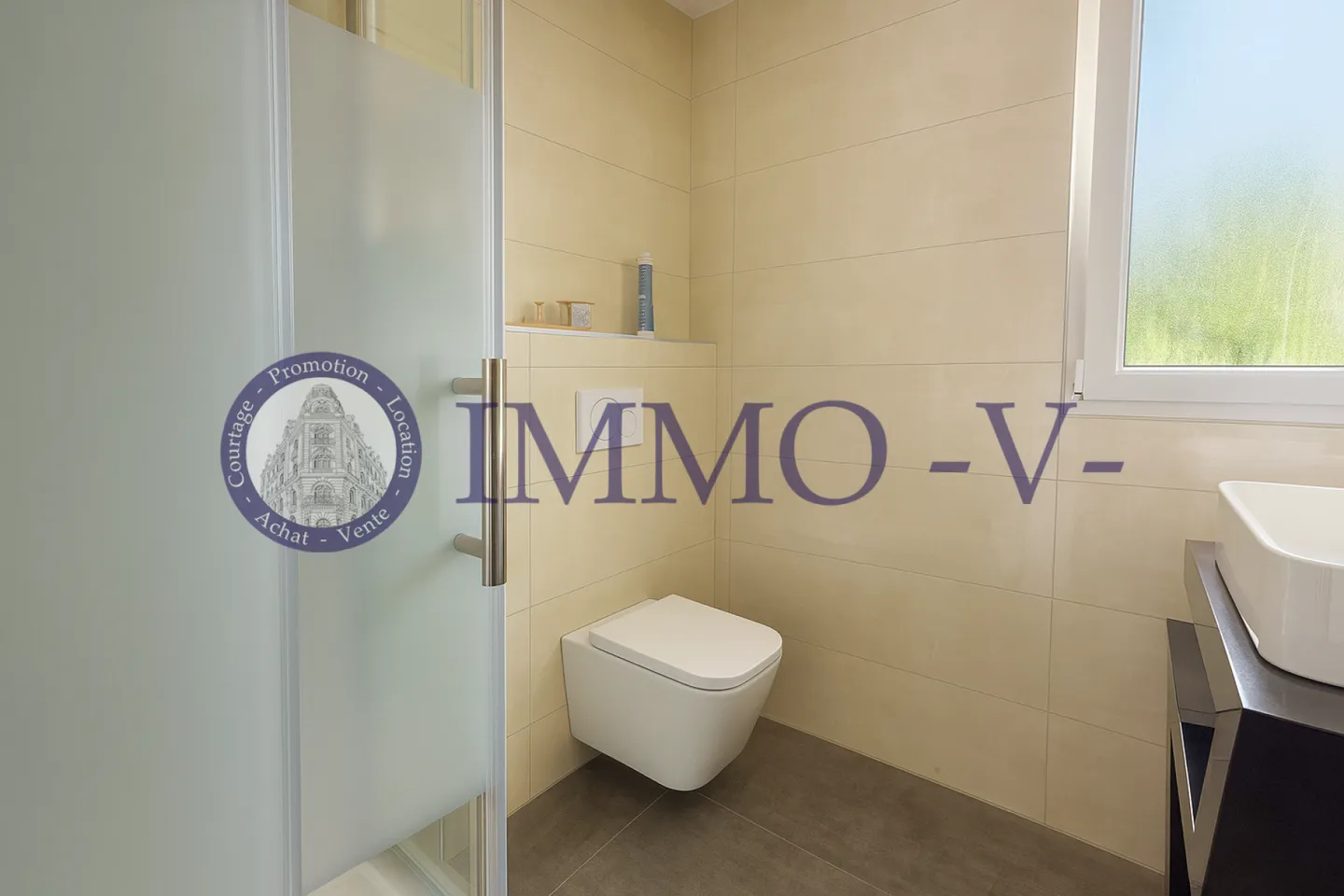Casa familiare moderna di 160 m² con terrazze e soffitte convertite - Foto 8 di 12