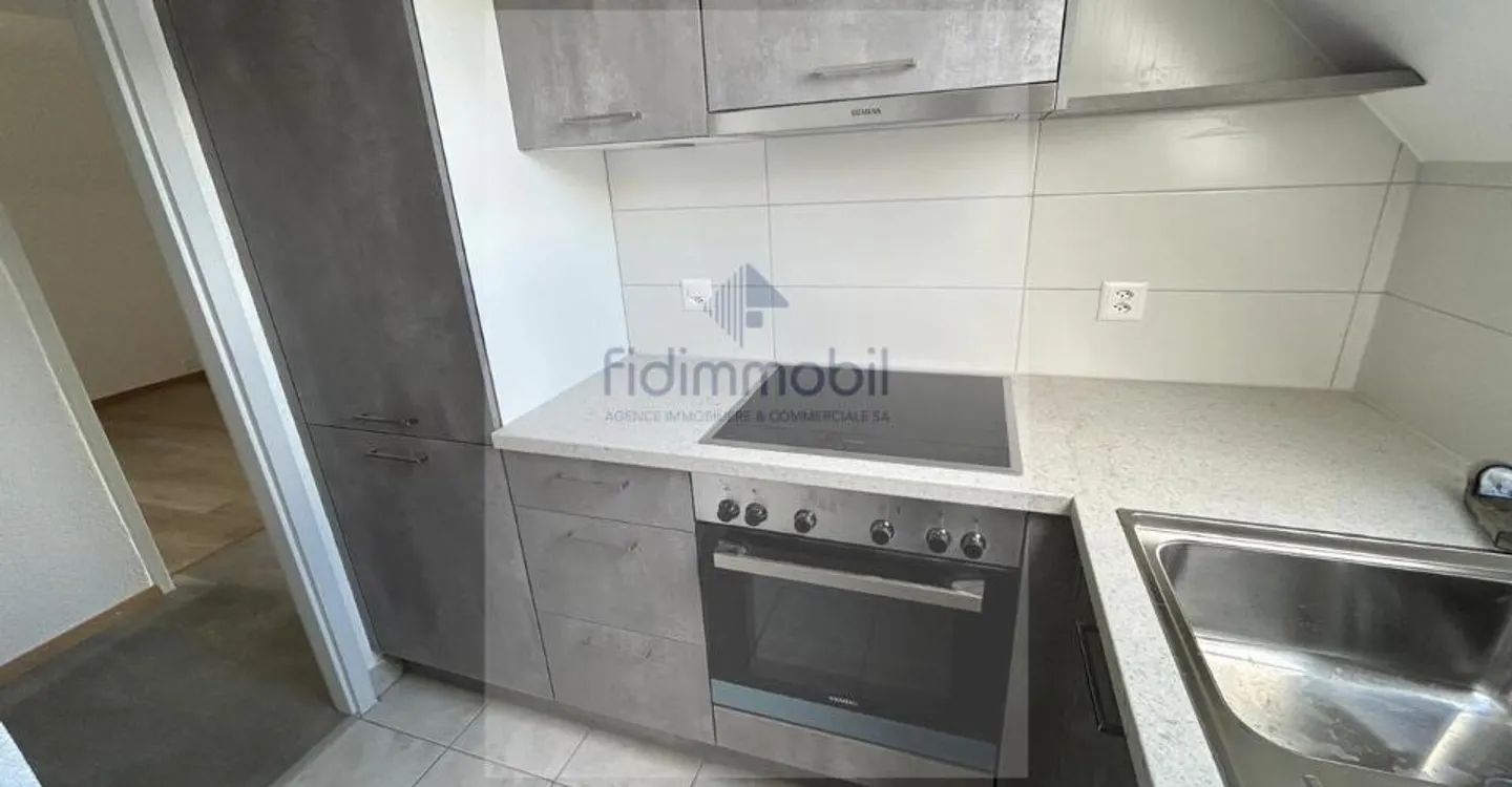RENOVIERTES WOHNUNG IN EINEM RUHIGEN VIERTEIL - Foto 2 von 8