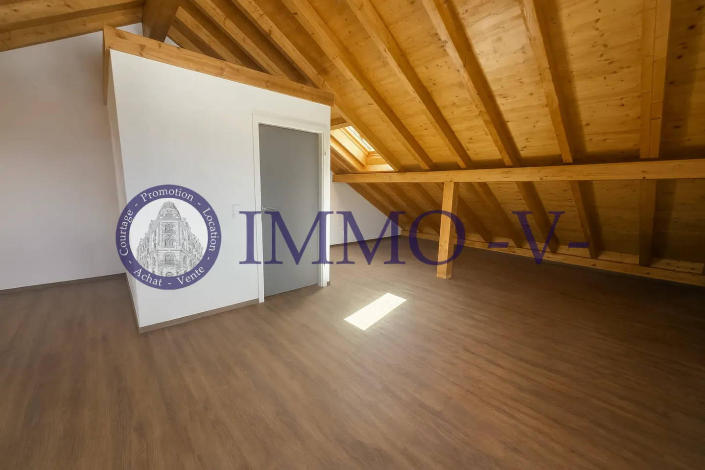 Casa familiare moderna di 160 m² con terrazze e soffitte convertite - Foto 11 di 12