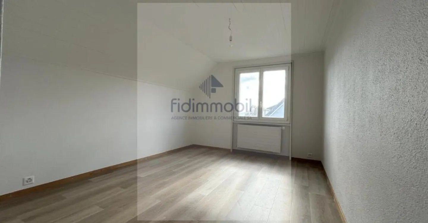 RENOVIERTES WOHNUNG IN EINEM RUHIGEN VIERTEIL - Foto 5 von 8