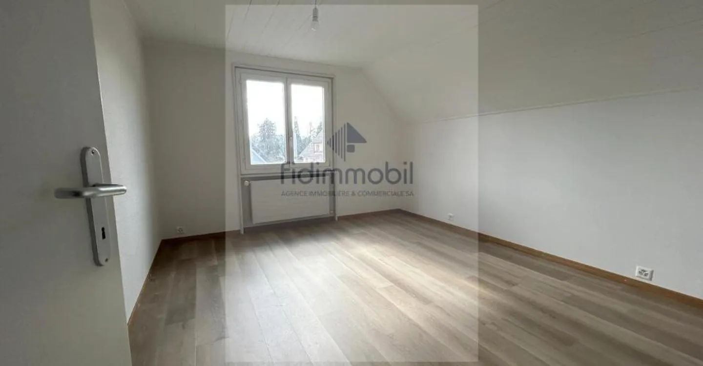 RENOVIERTES WOHNUNG IN EINEM RUHIGEN VIERTEIL - Foto 6 von 8