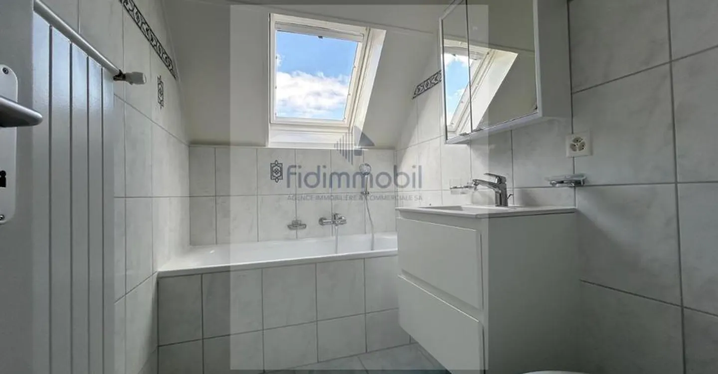 RENOVIERTES WOHNUNG IN EINEM RUHIGEN VIERTEIL - Foto 8 von 8