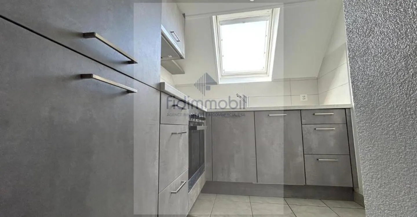 RENOVIERTES WOHNUNG IN EINEM RUHIGEN VIERTEIL - Foto 3 von 8