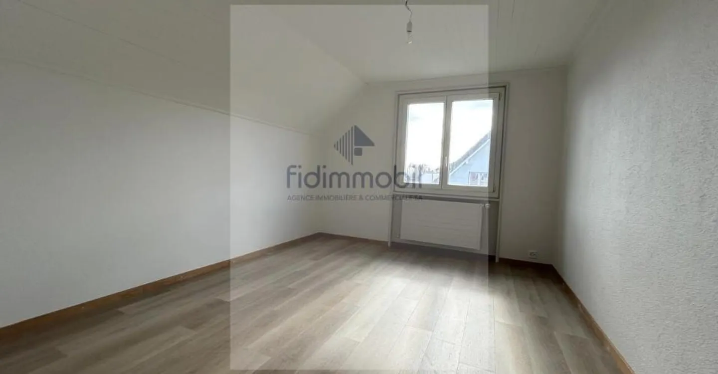RENOVIERTES WOHNUNG IN EINEM RUHIGEN VIERTEIL - Foto 4 von 8