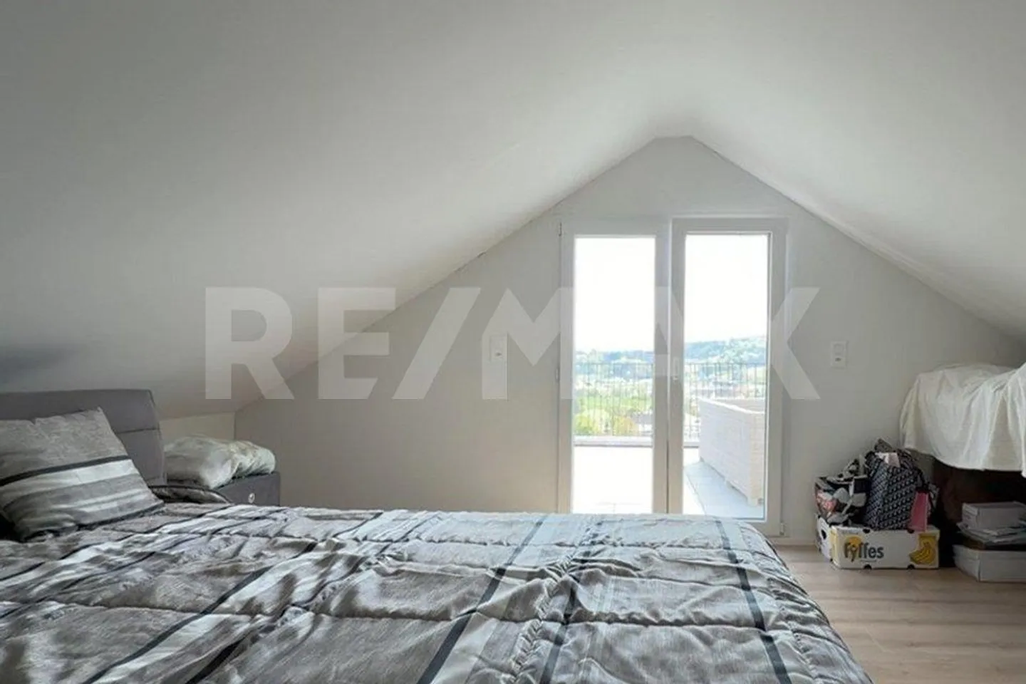Modern Dream House on a Hillside with Distant Views - Photo 7 of 13