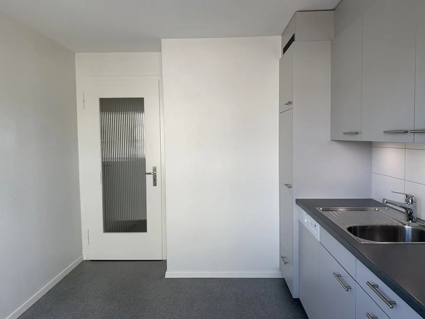 Spacious Apartment in Seeland! - Photo 4 of 12