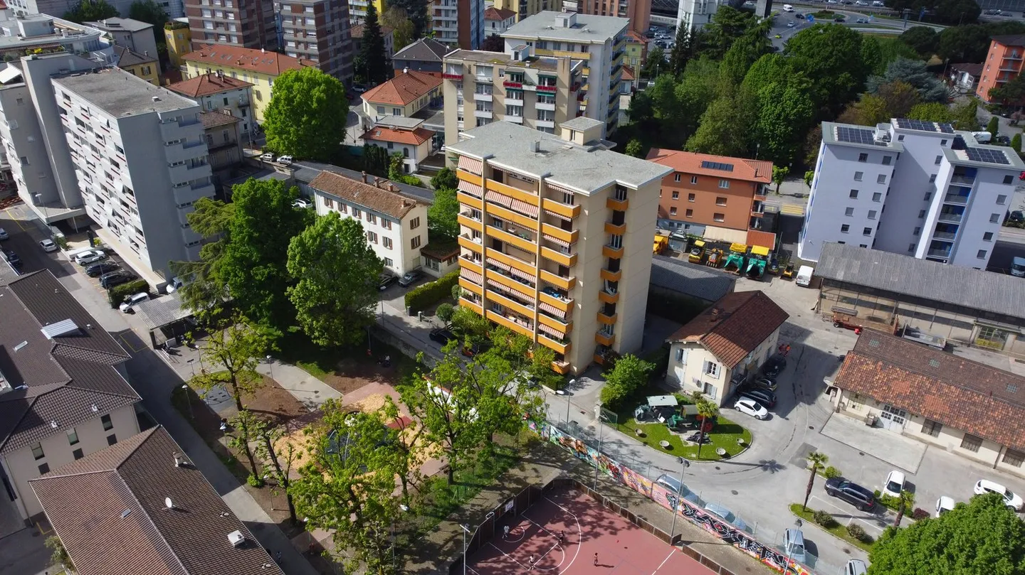 Appartamento luminoso di 2,5 locali nel centro di Chiasso, strategicamente situato e ben collegato - Foto 2 di 13