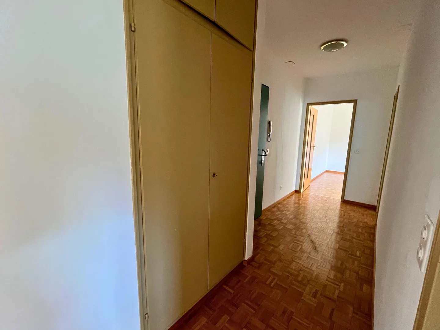 Appartamento luminoso di 2,5 locali nel centro di Chiasso, strategicamente situato e ben collegato - Foto 12 di 13