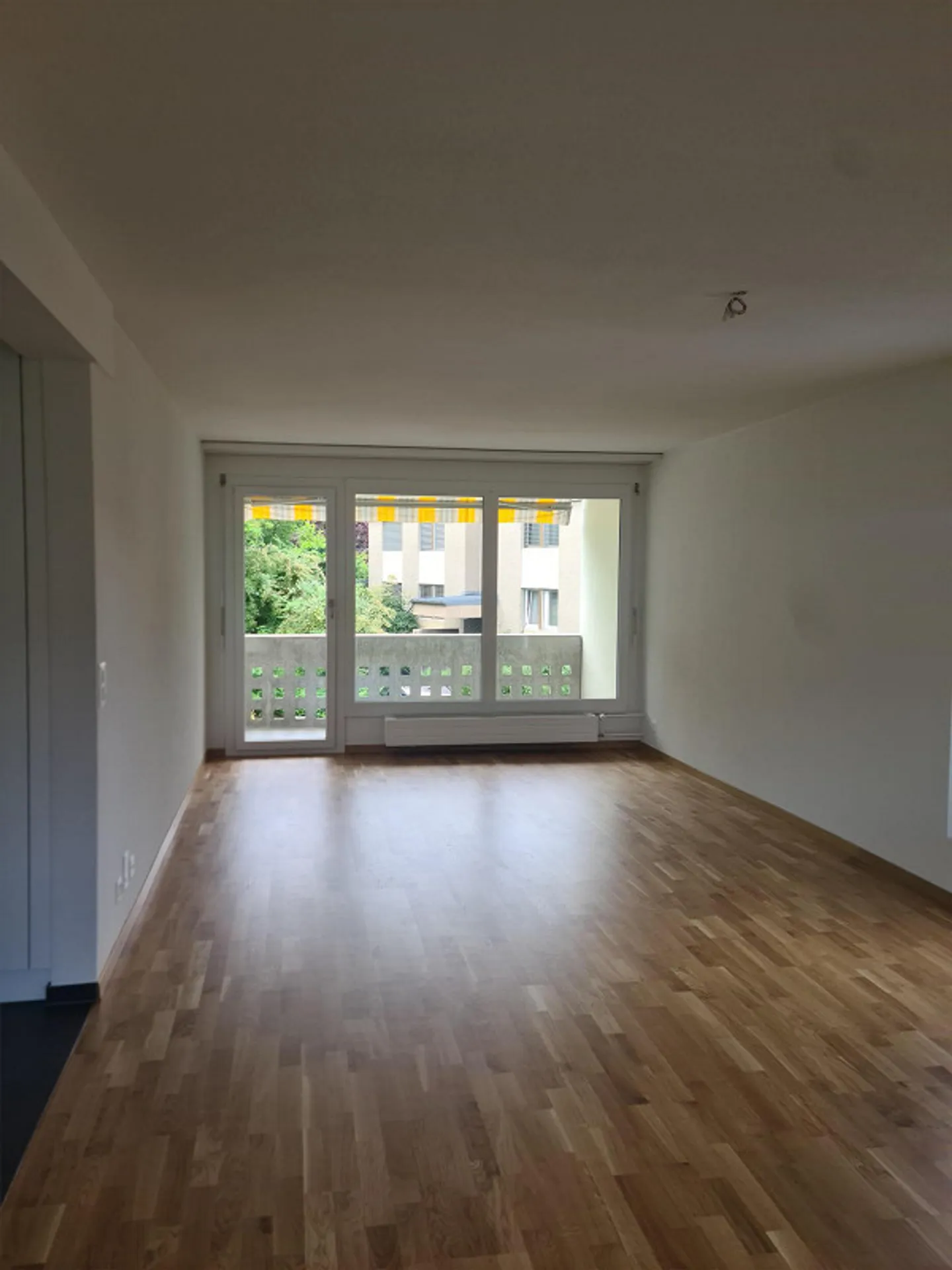 Renovated 3.5-room apartment on the mezzanine floor - Photo 2 of 9